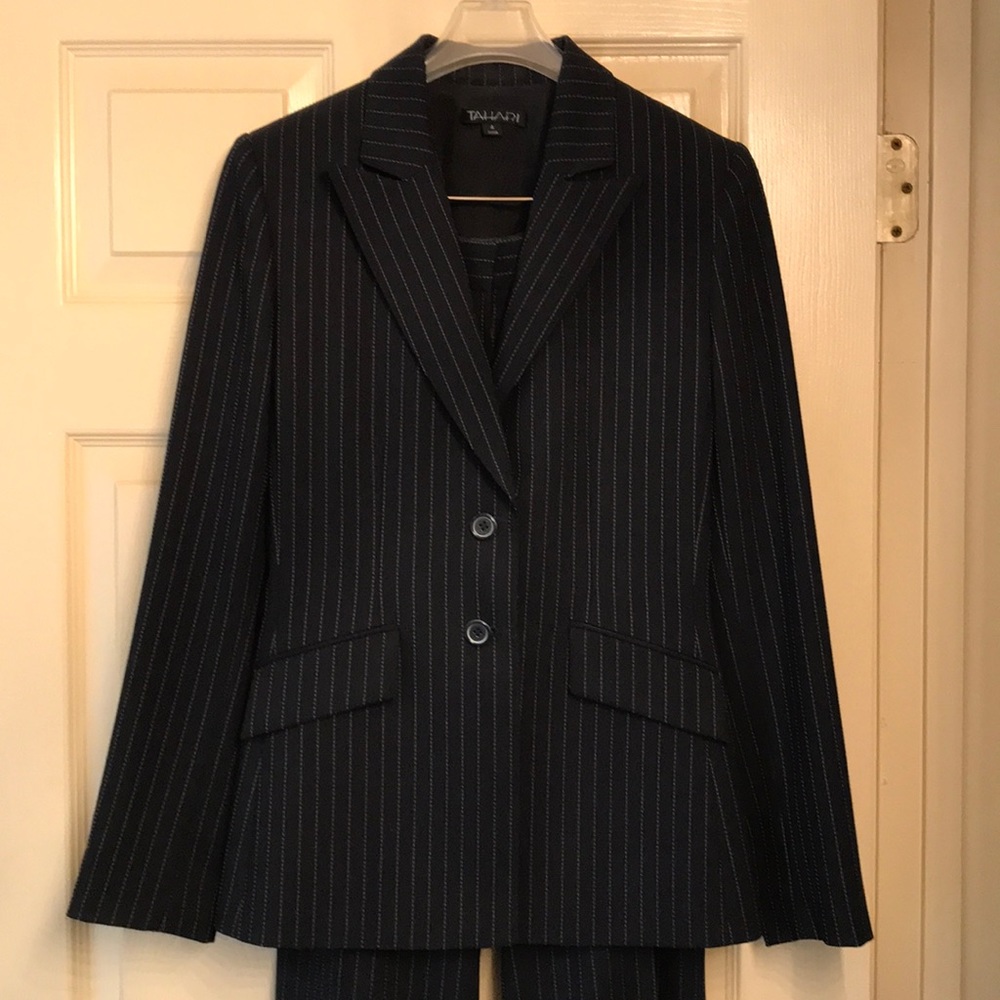 NEVER WORN Tahari Women’s Blazer & Pants Set